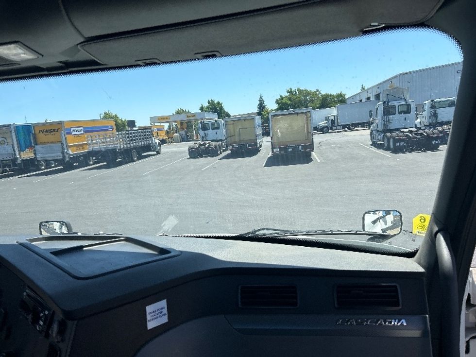 Day Cab Tractor-Heavy Duty Tractors-Freightliner-2020-T12664ST-Ceres-CA-578,481\n\t\tmiles-$ 32,500 - Image 13