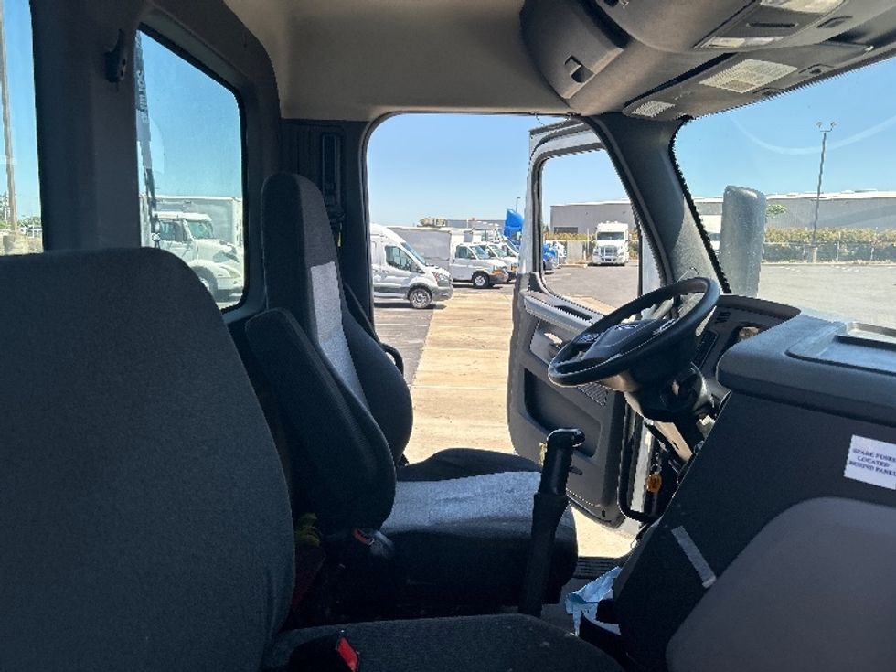 Day Cab Tractor-Heavy Duty Tractors-Freightliner-2020-T12664ST-Ceres-CA-578,481\n\t\tmiles-$ 32,500 - Image 14