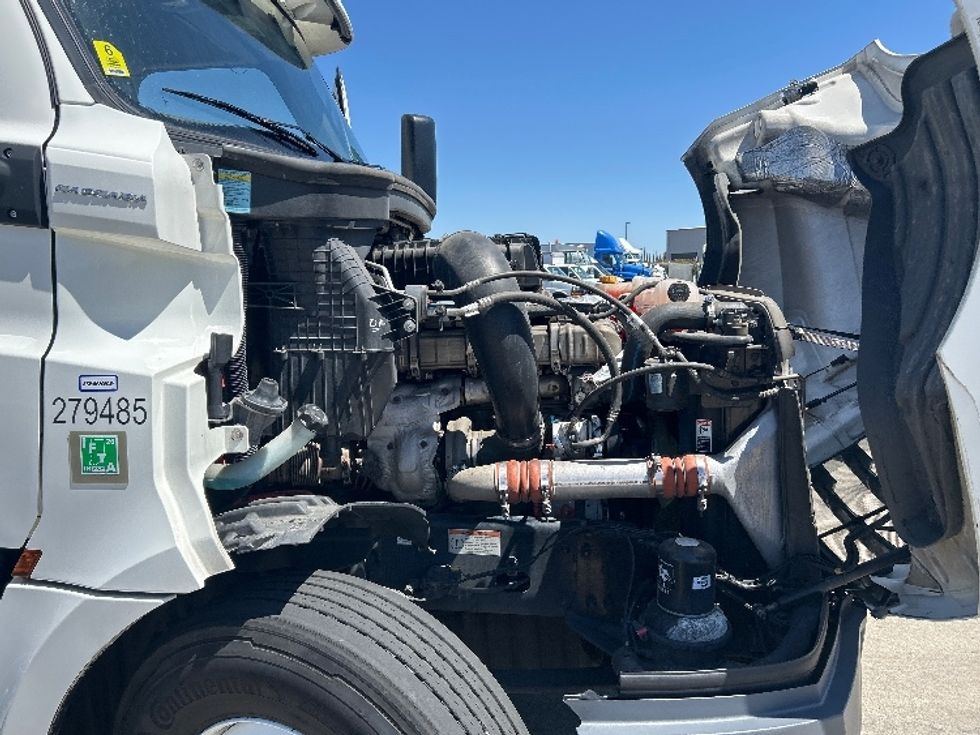 Day Cab Tractor-Heavy Duty Tractors-Freightliner-2020-T12664ST-Ceres-CA-578,481\n\t\tmiles-$ 32,500 - Image 15