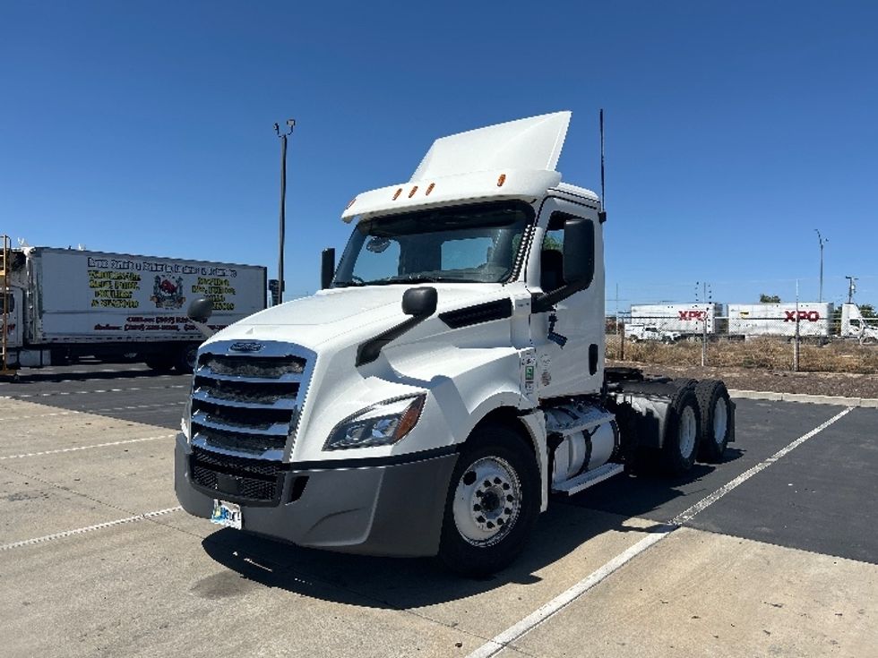 Day Cab Tractor-Heavy Duty Tractors-Freightliner-2020-T12664ST-Ceres-CA-578,481\n\t\tmiles-$ 32,500 - Image 3