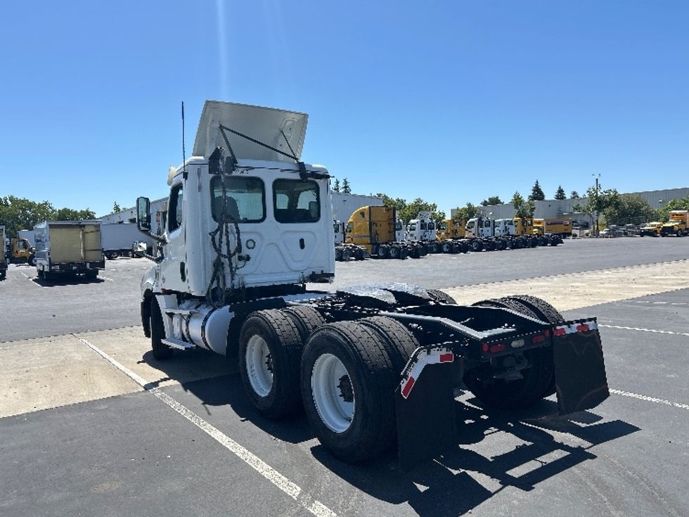 Day Cab Tractor-Heavy Duty Tractors-Freightliner-2020-T12664ST-Ceres-CA-578,481\n\t\tmiles-$ 32,500 - Image 5