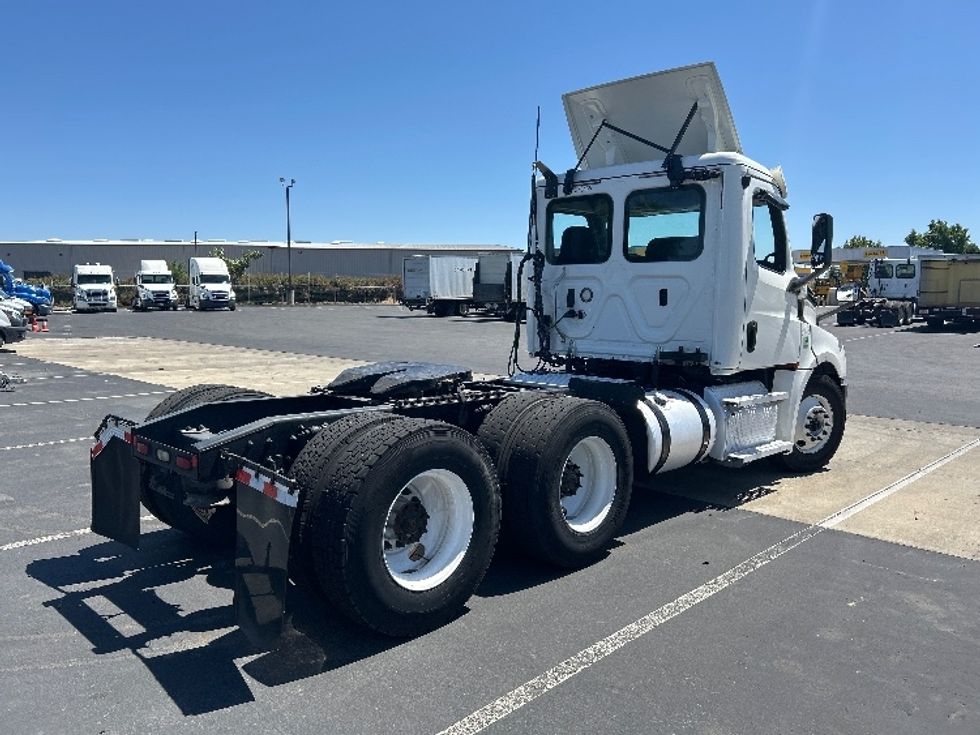Day Cab Tractor-Heavy Duty Tractors-Freightliner-2020-T12664ST-Ceres-CA-578,481\n\t\tmiles-$ 32,500 - Image 7