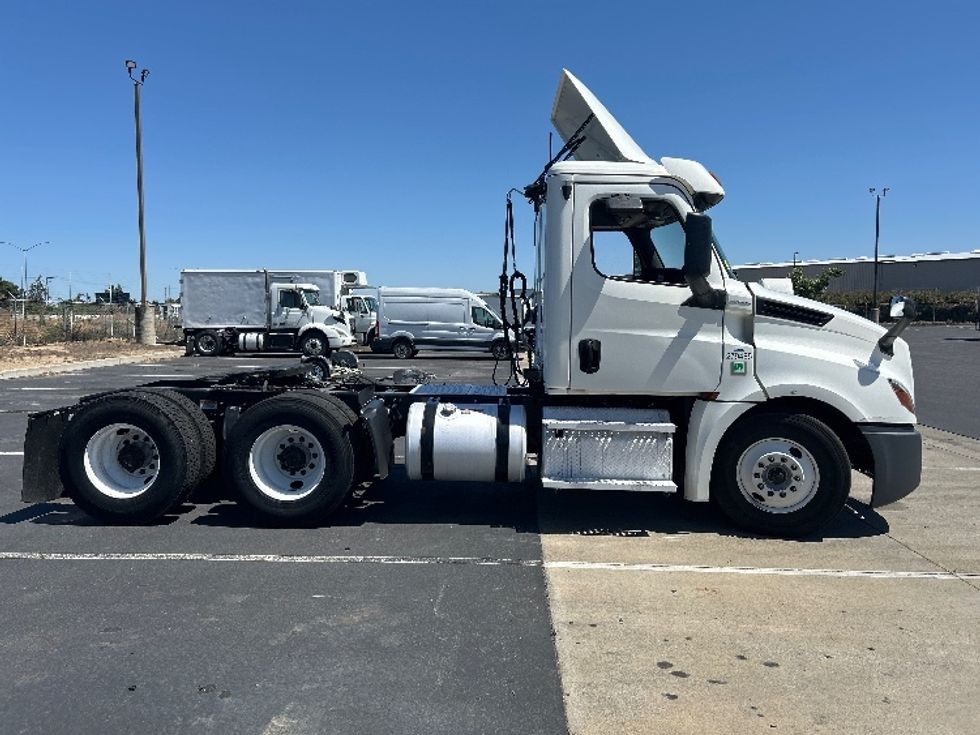 Day Cab Tractor-Heavy Duty Tractors-Freightliner-2020-T12664ST-Ceres-CA-578,481\n\t\tmiles-$ 32,500 - Image 8