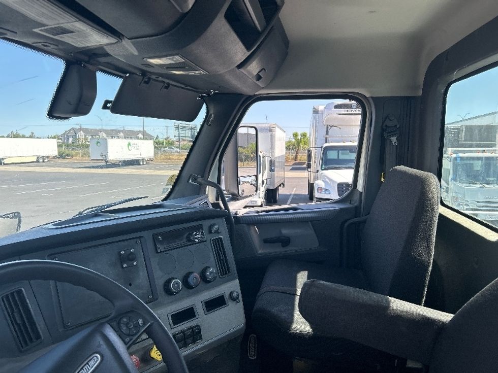 Day Cab Tractor-Heavy Duty Tractors-Freightliner-2020-T12664ST-Ceres-CA-593,450\n\t\tmiles-$ 32,750 - Image 10