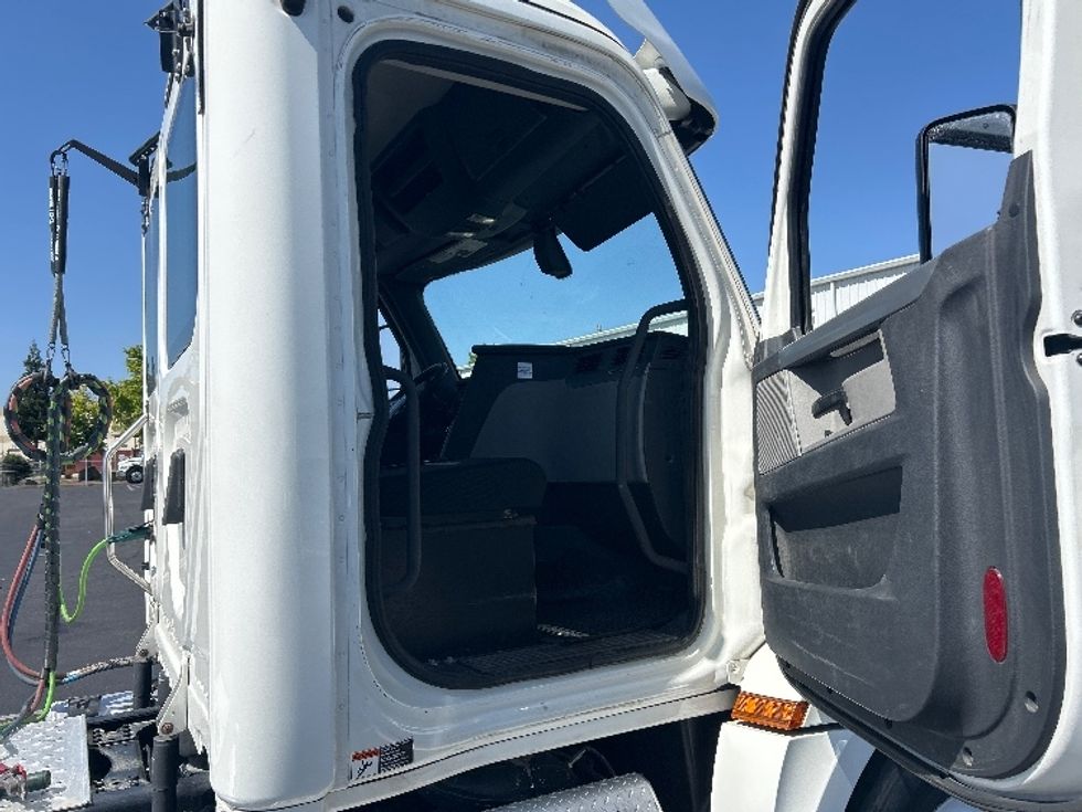 Day Cab Tractor-Heavy Duty Tractors-Freightliner-2020-T12664ST-Ceres-CA-593,450\n\t\tmiles-$ 32,750 - Image 11