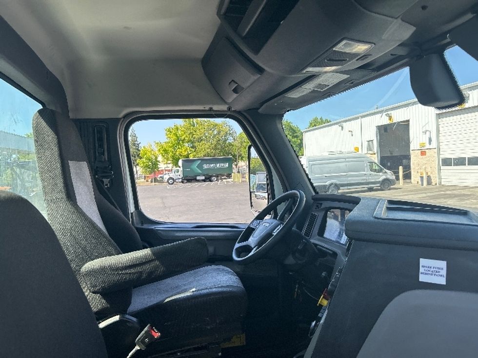 Day Cab Tractor-Heavy Duty Tractors-Freightliner-2020-T12664ST-Ceres-CA-593,450\n\t\tmiles-$ 32,750 - Image 13