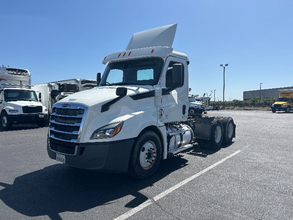 Day Cab Tractor-Heavy Duty Tractors-Freightliner-2020-T12664ST-Ceres-CA-593,450\n\t\tmiles-$ 32,750 - Image 3