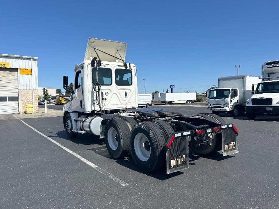 Day Cab Tractor-Heavy Duty Tractors-Freightliner-2020-T12664ST-Ceres-CA-593,450\n\t\tmiles-$ 32,750 - Image 5