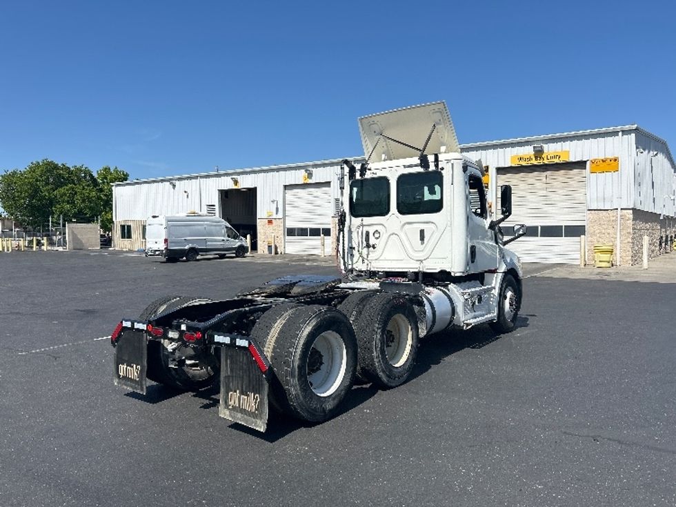 Day Cab Tractor-Heavy Duty Tractors-Freightliner-2020-T12664ST-Ceres-CA-593,450\n\t\tmiles-$ 32,750 - Image 7