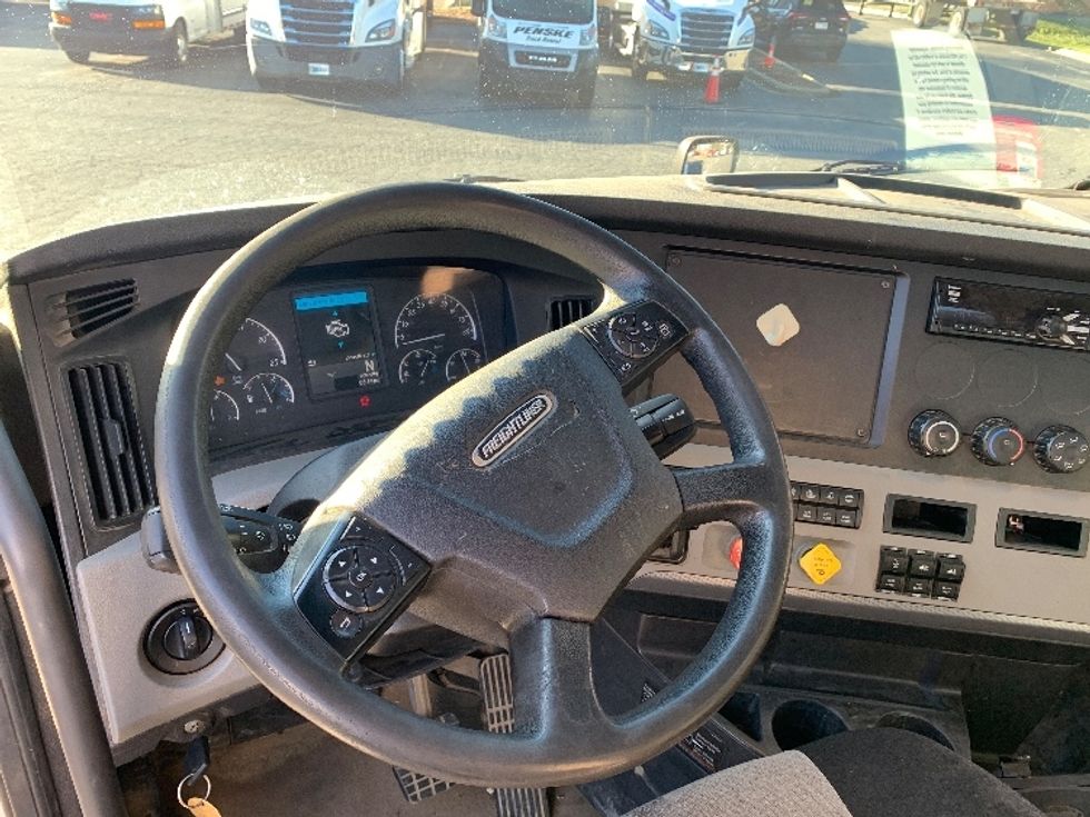 Day Cab Tractor-Heavy Duty Tractors-Freightliner-2020-T12664ST-Charlotte-NC-272,215\n\t\tmiles-$ 76,250 - Image 10