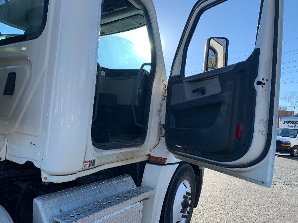 Day Cab Tractor-Heavy Duty Tractors-Freightliner-2020-T12664ST-Charlotte-NC-272,215\n\t\tmiles-$ 76,250 - Image 12