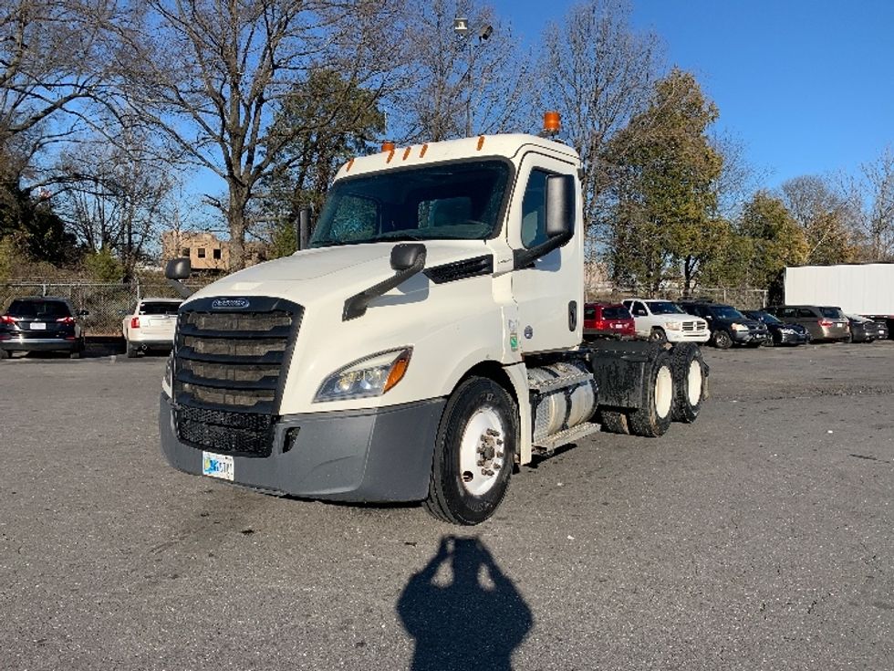 Day Cab Tractor-Heavy Duty Tractors-Freightliner-2020-T12664ST-Charlotte-NC-272,215\n\t\tmiles-$ 76,250 - Image 3