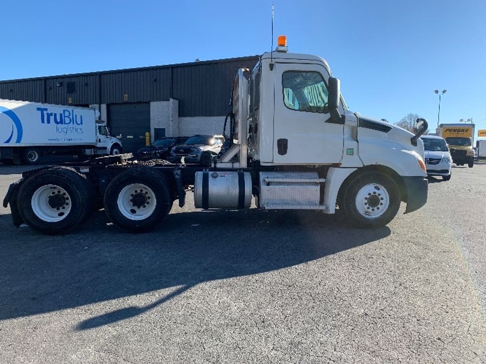 Day Cab Tractor-Heavy Duty Tractors-Freightliner-2020-T12664ST-Charlotte-NC-272,215\n\t\tmiles-$ 76,250 - Image 8