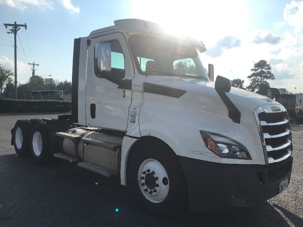Day Cab Tractor-Heavy Duty Tractors-Freightliner-2020-T12664ST-Charlotte-NC-403,182\n\t\tmiles-$ 54,500 - Image 1