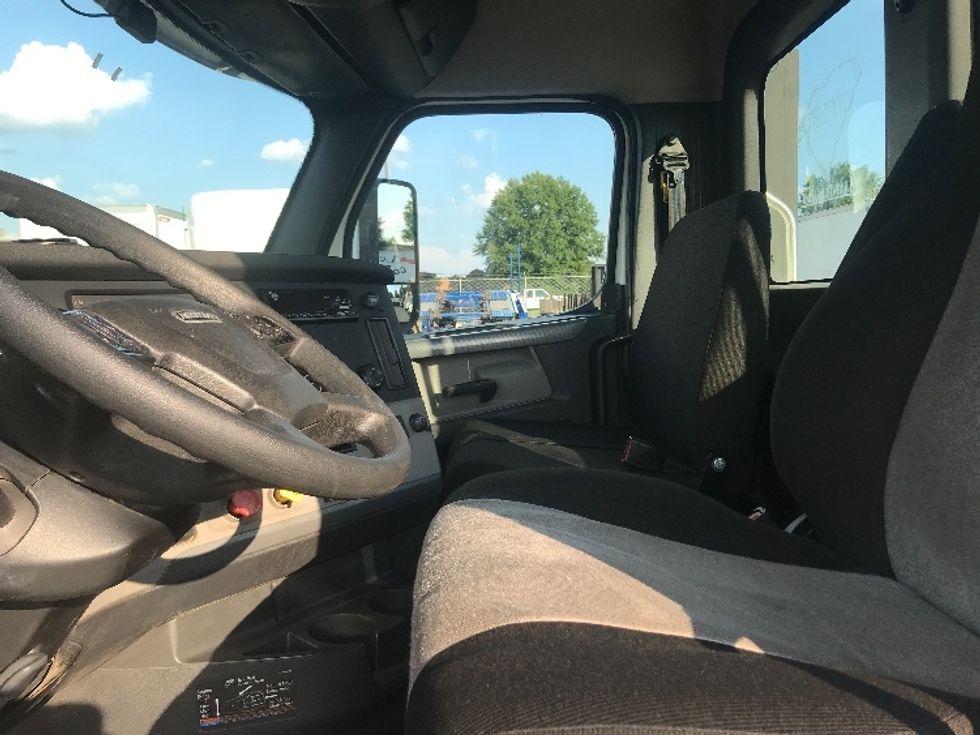 Day Cab Tractor-Heavy Duty Tractors-Freightliner-2020-T12664ST-Charlotte-NC-403,182\n\t\tmiles-$ 54,500 - Image 10