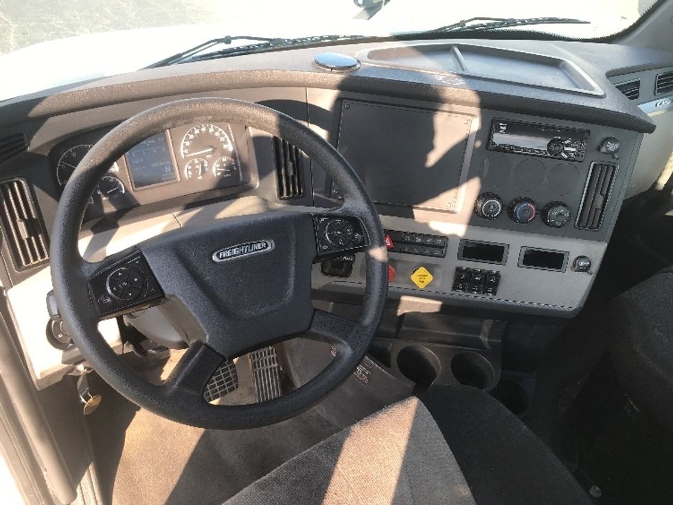 Day Cab Tractor-Heavy Duty Tractors-Freightliner-2020-T12664ST-Charlotte-NC-403,182\n\t\tmiles-$ 54,500 - Image 11