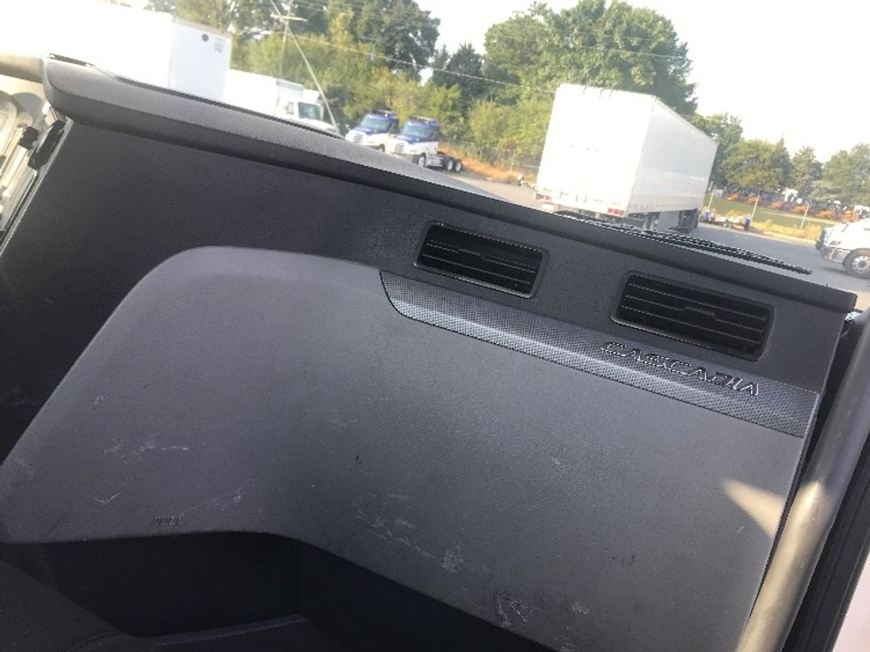 Day Cab Tractor-Heavy Duty Tractors-Freightliner-2020-T12664ST-Charlotte-NC-403,182\n\t\tmiles-$ 54,500 - Image 13