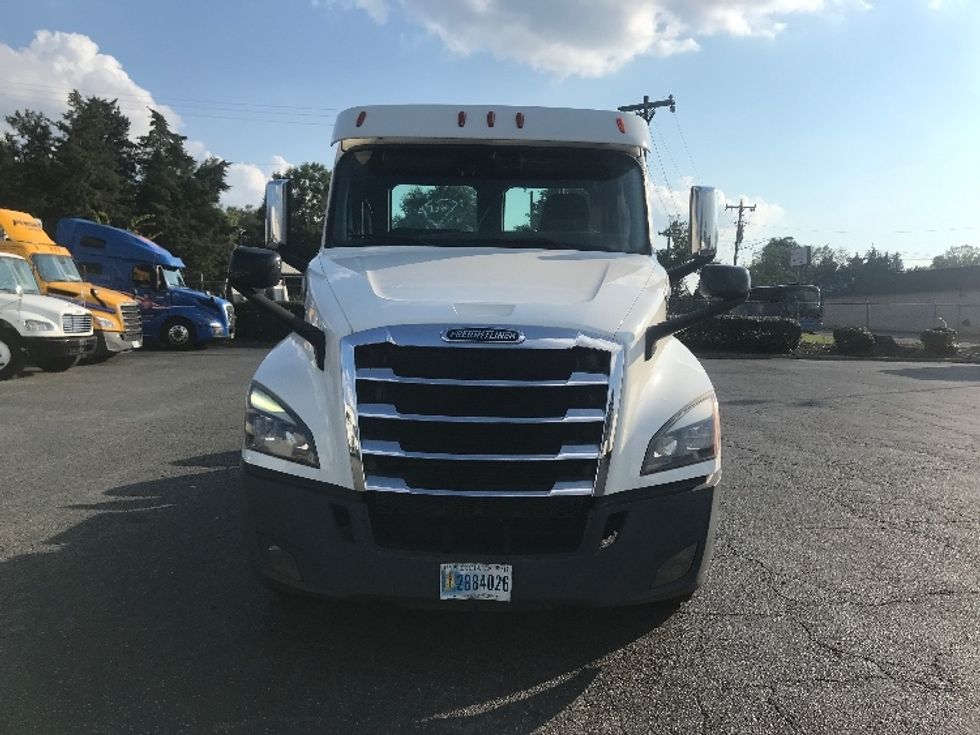 Day Cab Tractor-Heavy Duty Tractors-Freightliner-2020-T12664ST-Charlotte-NC-403,182\n\t\tmiles-$ 54,500 - Image 2