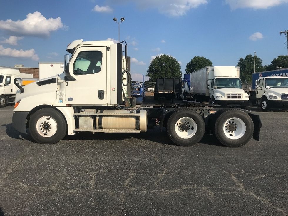 Day Cab Tractor-Heavy Duty Tractors-Freightliner-2020-T12664ST-Charlotte-NC-403,182\n\t\tmiles-$ 54,500 - Image 4