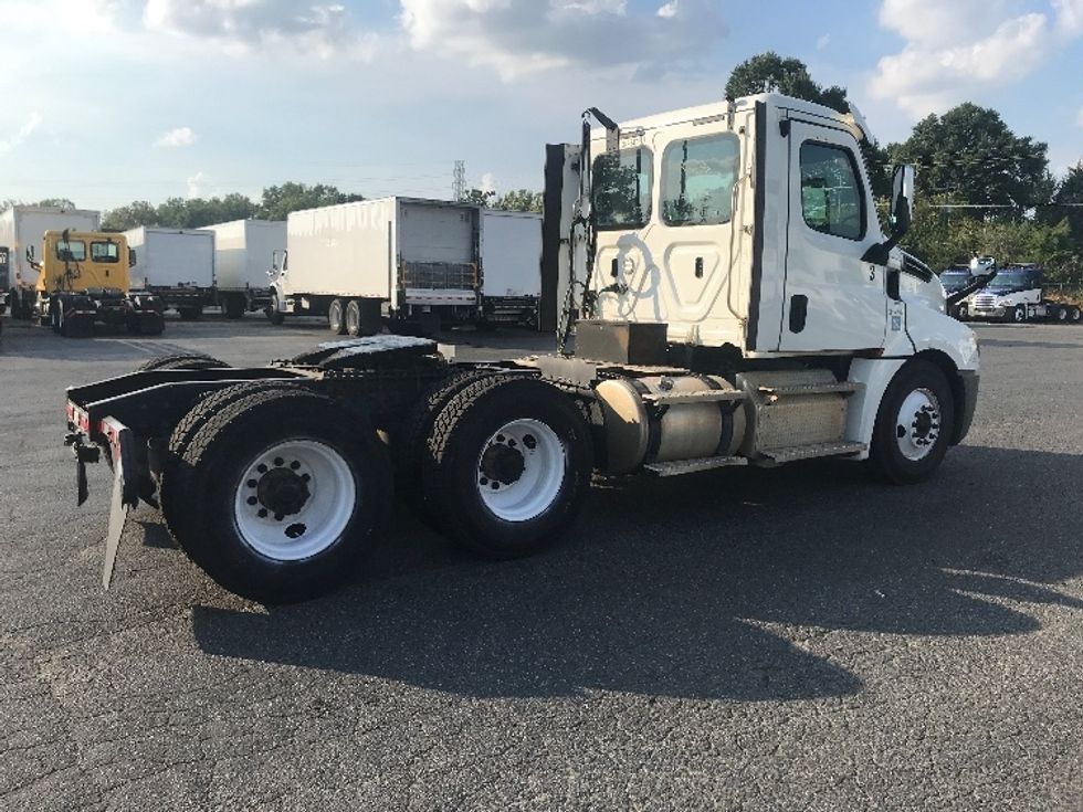 Day Cab Tractor-Heavy Duty Tractors-Freightliner-2020-T12664ST-Charlotte-NC-403,182\n\t\tmiles-$ 54,500 - Image 7