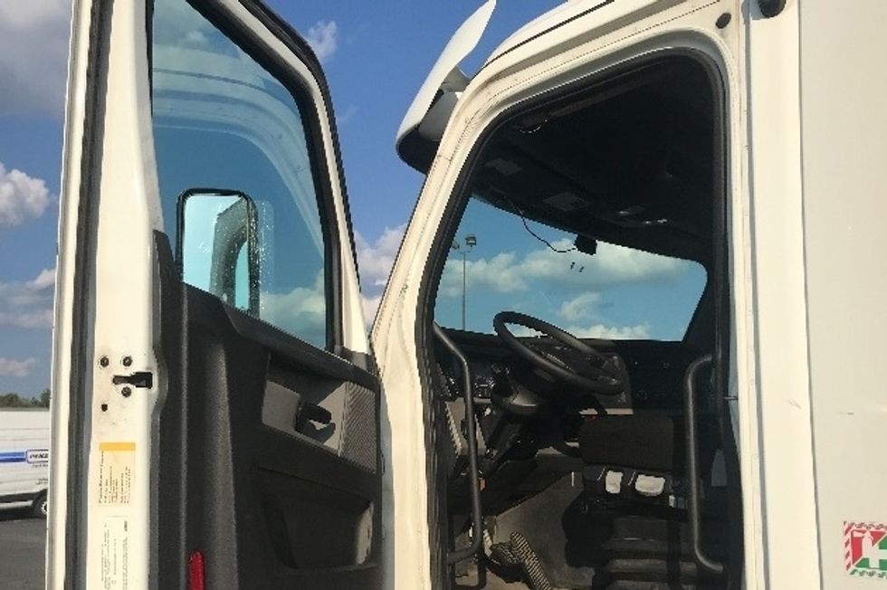 Day Cab Tractor-Heavy Duty Tractors-Freightliner-2020-T12664ST-Charlotte-NC-403,182\n\t\tmiles-$ 54,500 - Image 9