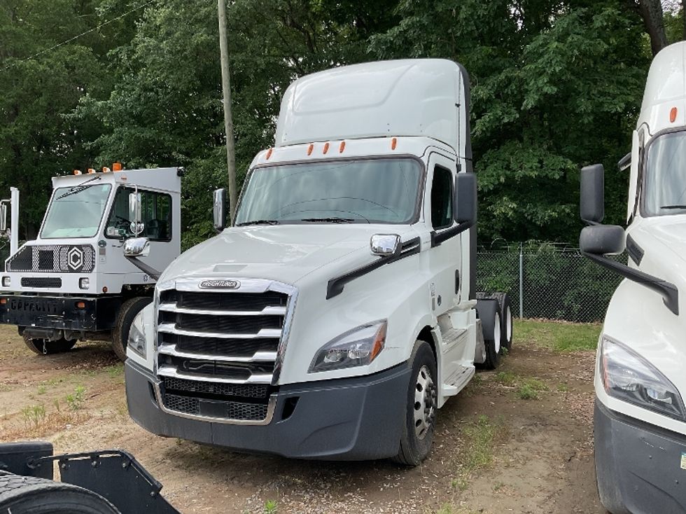 Day Cab Tractor-Heavy Duty Tractors-Freightliner-2020-T12664ST-Charlotte-NC-502,850\n\t\tmiles-$ 36,500 - Image 1