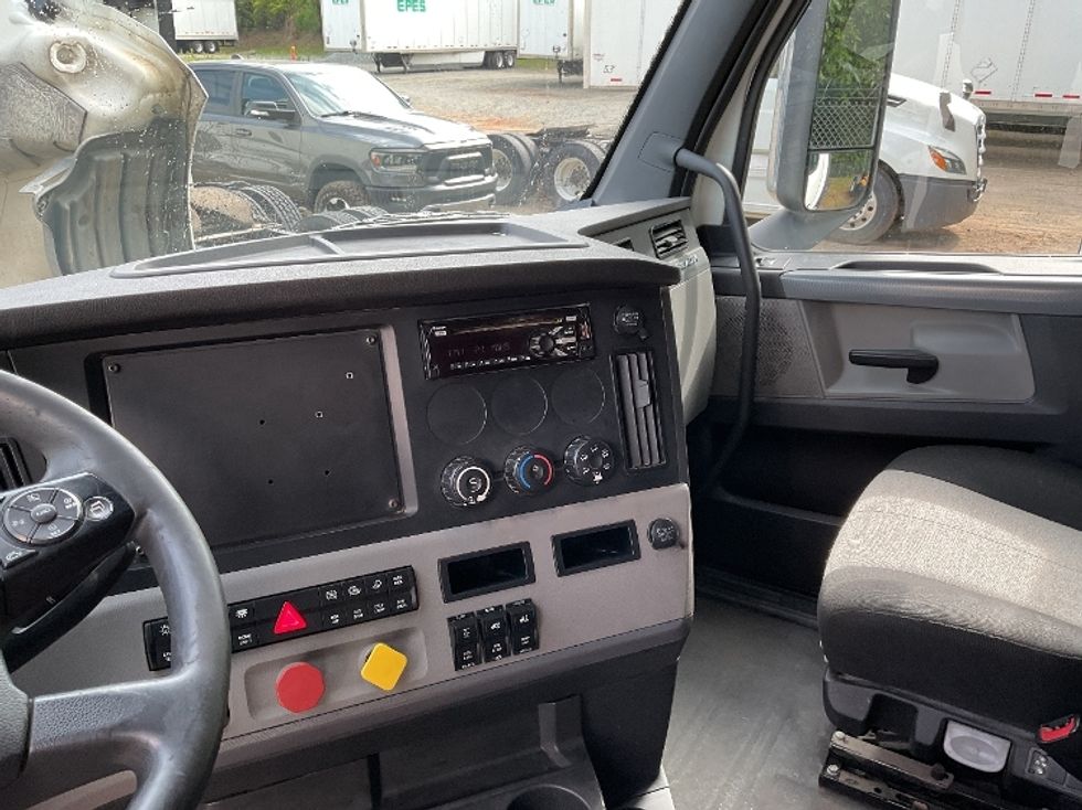 Day Cab Tractor-Heavy Duty Tractors-Freightliner-2020-T12664ST-Charlotte-NC-502,850\n\t\tmiles-$ 36,500 - Image 12
