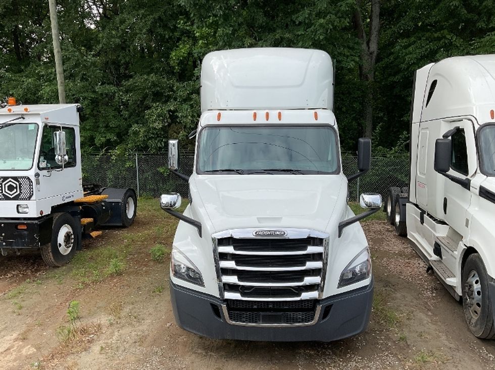Day Cab Tractor-Heavy Duty Tractors-Freightliner-2020-T12664ST-Charlotte-NC-502,850\n\t\tmiles-$ 36,500 - Image 2