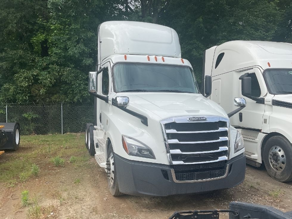 Day Cab Tractor-Heavy Duty Tractors-Freightliner-2020-T12664ST-Charlotte-NC-502,850\n\t\tmiles-$ 36,500 - Image 3