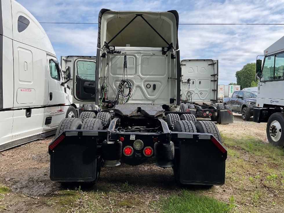 Day Cab Tractor-Heavy Duty Tractors-Freightliner-2020-T12664ST-Charlotte-NC-502,850\n\t\tmiles-$ 36,500 - Image 5