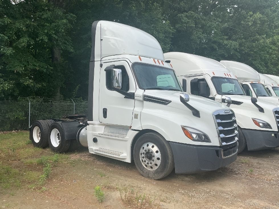 Day Cab Tractor-Heavy Duty Tractors-Freightliner-2020-T12664ST-Charlotte-NC-502,850\n\t\tmiles-$ 36,500 - Image 7