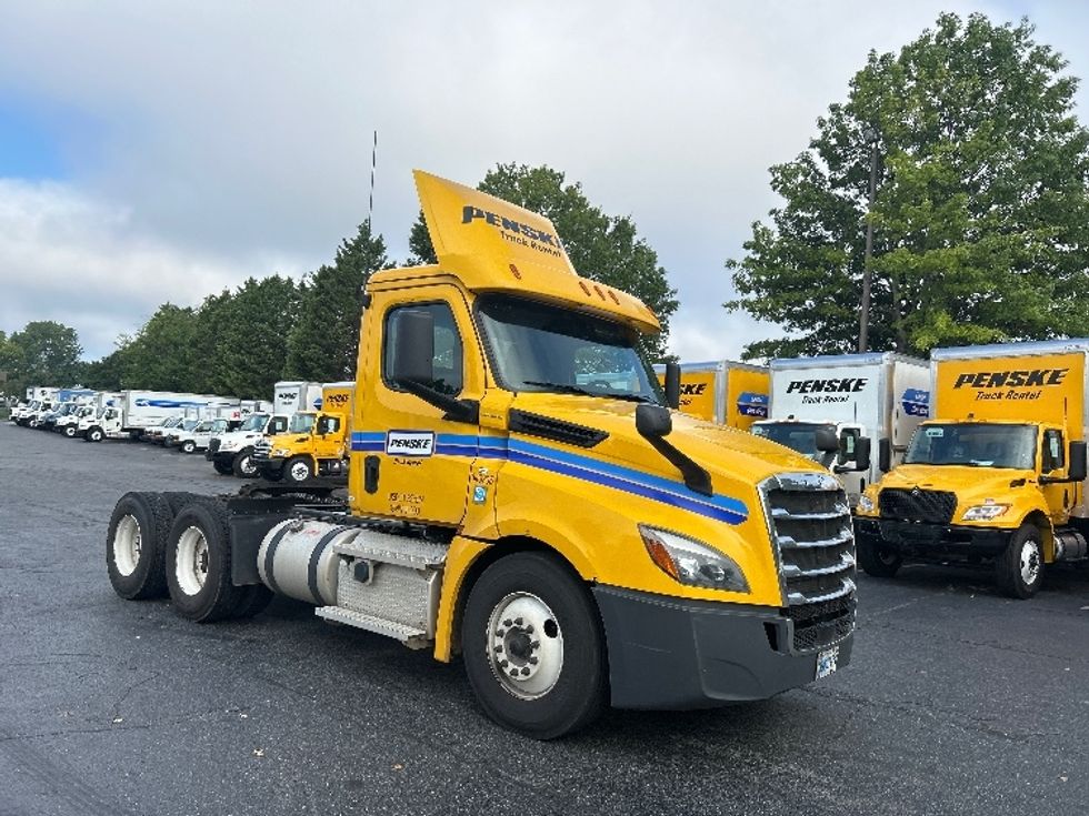 Day Cab Tractor-Heavy Duty Tractors-Freightliner-2020-T12664ST-Charlotte-NC-531,868\n\t\tmiles-$ 39,500 - Image 1
