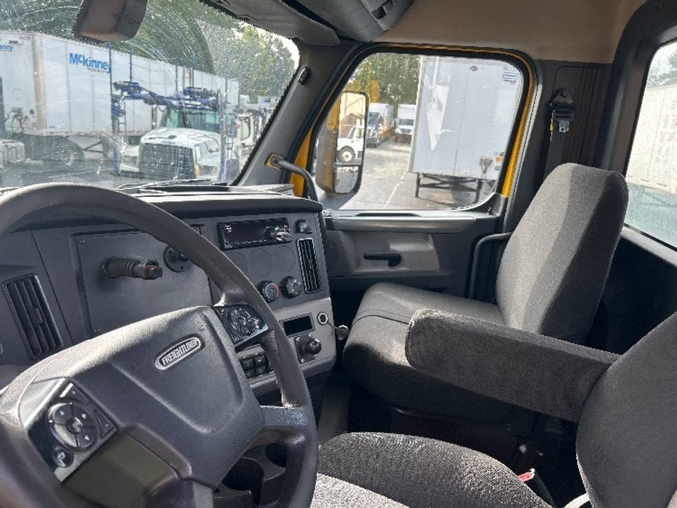Day Cab Tractor-Heavy Duty Tractors-Freightliner-2020-T12664ST-Charlotte-NC-531,868\n\t\tmiles-$ 39,500 - Image 10