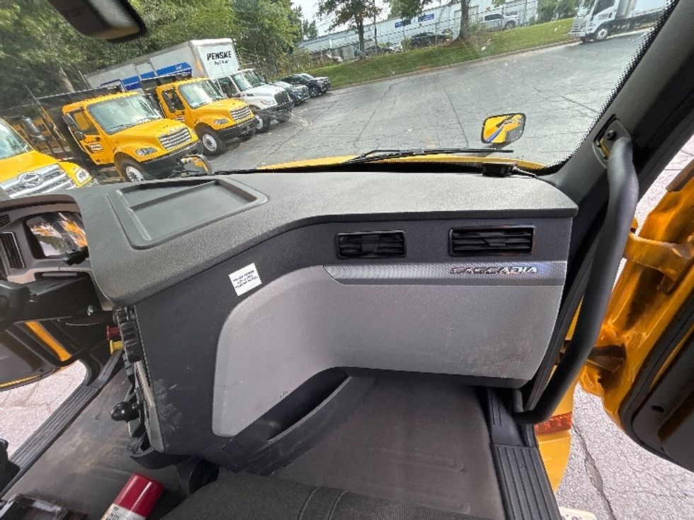 Day Cab Tractor-Heavy Duty Tractors-Freightliner-2020-T12664ST-Charlotte-NC-531,868\n\t\tmiles-$ 39,500 - Image 13