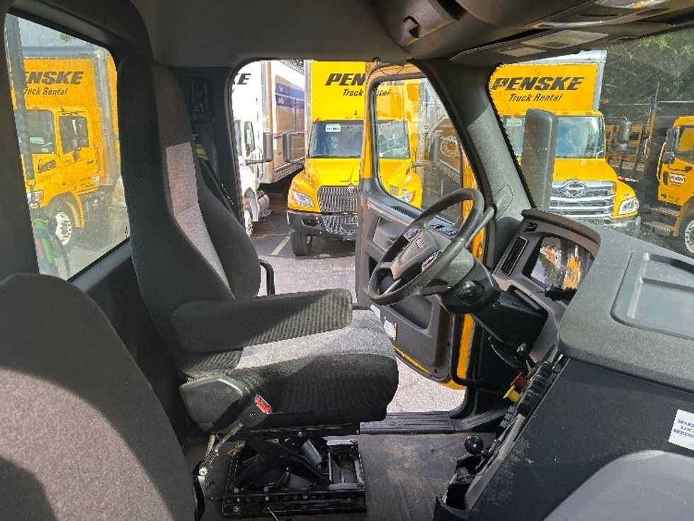 Day Cab Tractor-Heavy Duty Tractors-Freightliner-2020-T12664ST-Charlotte-NC-531,868\n\t\tmiles-$ 39,500 - Image 14