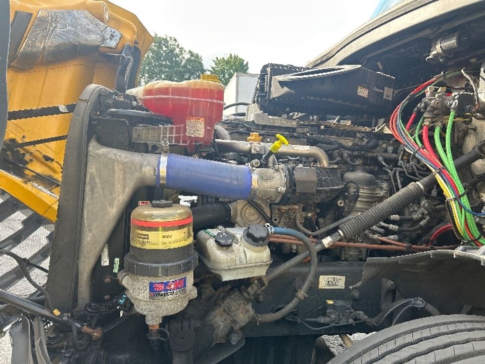 Day Cab Tractor-Heavy Duty Tractors-Freightliner-2020-T12664ST-Charlotte-NC-531,868\n\t\tmiles-$ 39,500 - Image 16