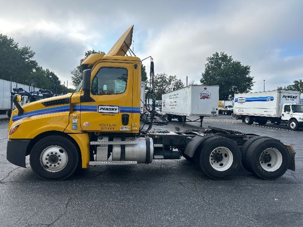 Day Cab Tractor-Heavy Duty Tractors-Freightliner-2020-T12664ST-Charlotte-NC-531,868\n\t\tmiles-$ 39,500 - Image 4