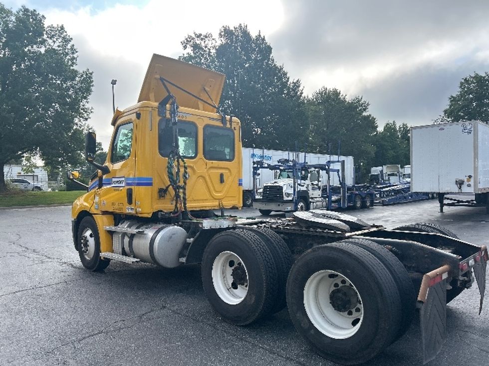 Day Cab Tractor-Heavy Duty Tractors-Freightliner-2020-T12664ST-Charlotte-NC-531,868\n\t\tmiles-$ 39,500 - Image 5