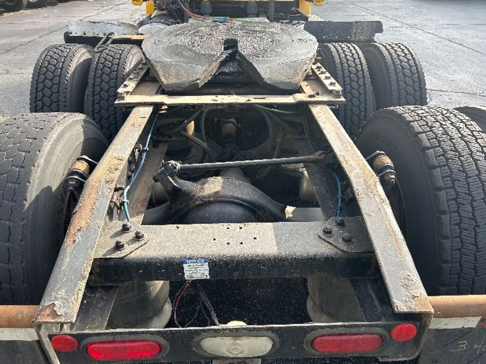 Day Cab Tractor-Heavy Duty Tractors-Freightliner-2020-T12664ST-Charlotte-NC-531,868\n\t\tmiles-$ 39,500 - Image 6