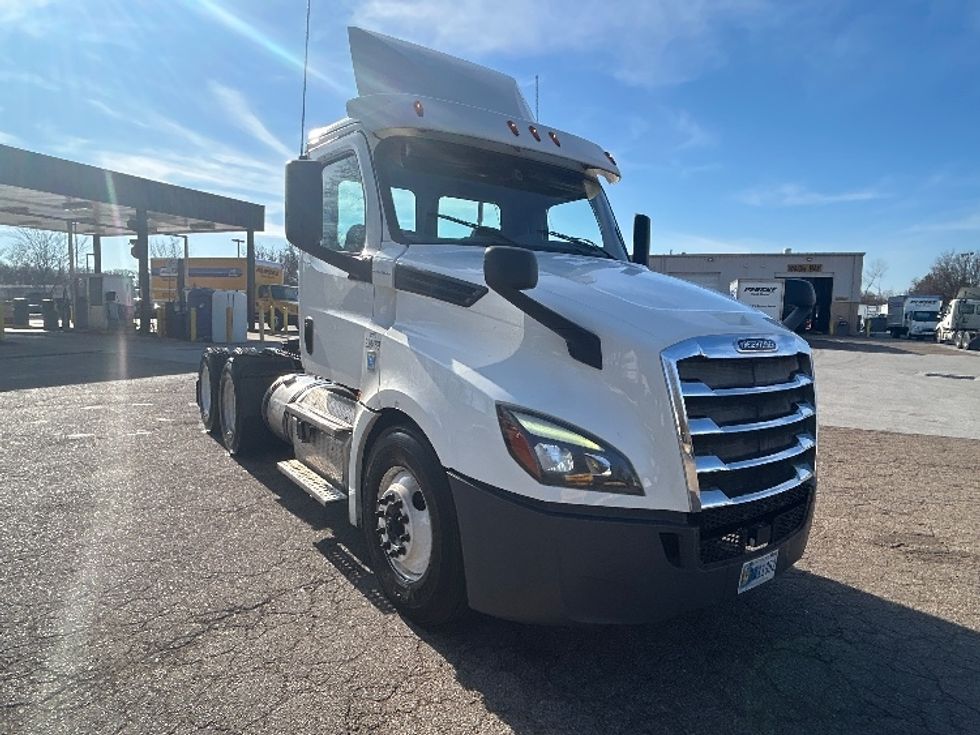 Day Cab Tractor-Heavy Duty Tractors-Freightliner-2020-T12664ST-Chattanooga-TN-416,628\n\t\tmiles-$ 51,250 - Image 1