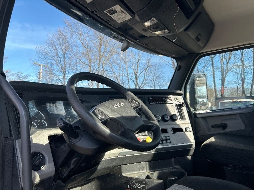 Day Cab Tractor-Heavy Duty Tractors-Freightliner-2020-T12664ST-Chattanooga-TN-416,628\n\t\tmiles-$ 51,250 - Image 10