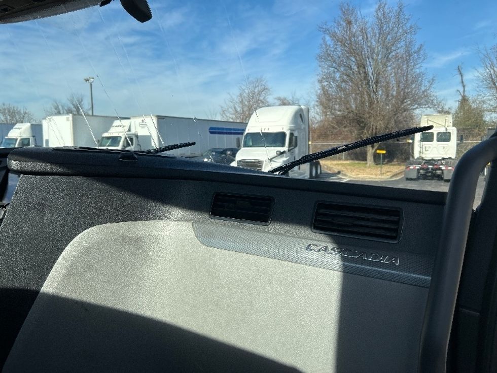 Day Cab Tractor-Heavy Duty Tractors-Freightliner-2020-T12664ST-Chattanooga-TN-416,628\n\t\tmiles-$ 51,250 - Image 13