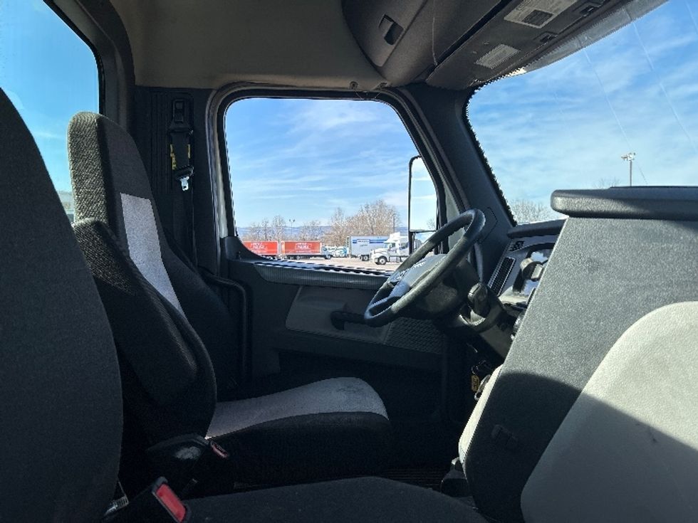 Day Cab Tractor-Heavy Duty Tractors-Freightliner-2020-T12664ST-Chattanooga-TN-416,628\n\t\tmiles-$ 51,250 - Image 14