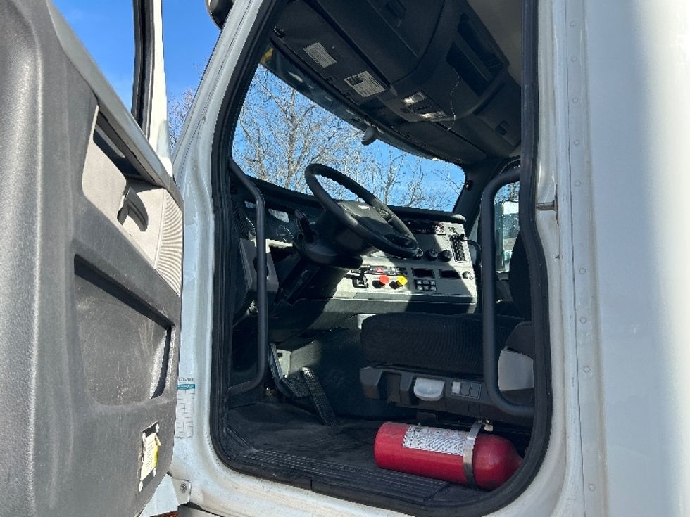 Day Cab Tractor-Heavy Duty Tractors-Freightliner-2020-T12664ST-Chattanooga-TN-416,628\n\t\tmiles-$ 51,250 - Image 9