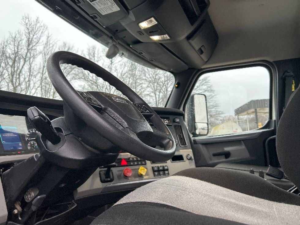 Day Cab Tractor-Heavy Duty Tractors-Freightliner-2020-T12664ST-Chattanooga-TN-420,846\n\t\tmiles-$ 51,000 - Image 10