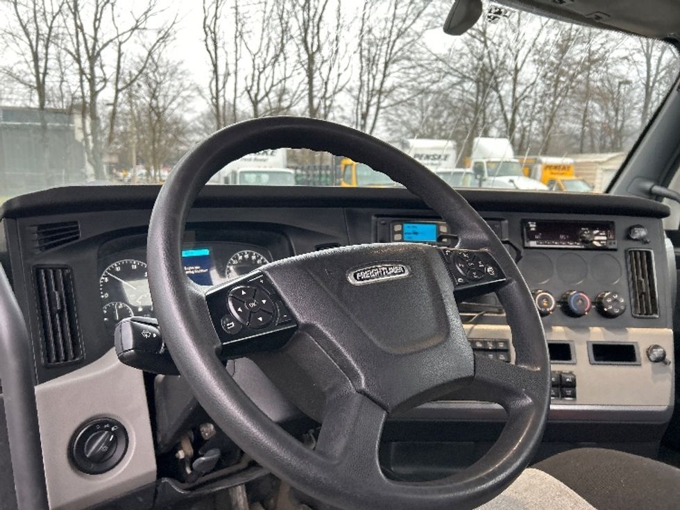 Day Cab Tractor-Heavy Duty Tractors-Freightliner-2020-T12664ST-Chattanooga-TN-420,846\n\t\tmiles-$ 51,000 - Image 11