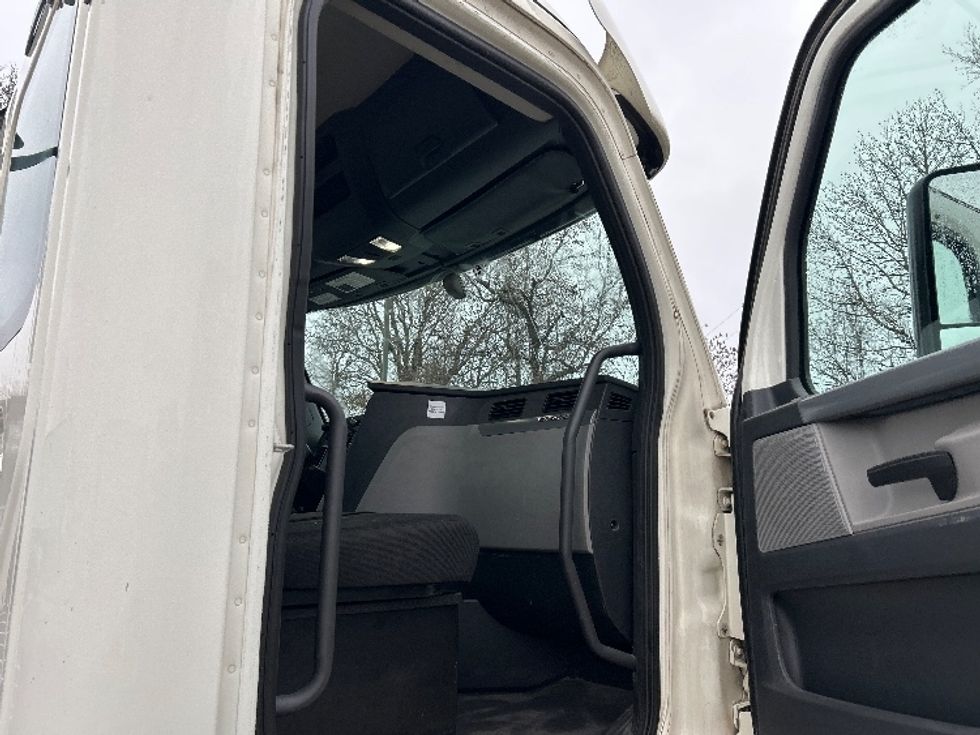 Day Cab Tractor-Heavy Duty Tractors-Freightliner-2020-T12664ST-Chattanooga-TN-420,846\n\t\tmiles-$ 51,000 - Image 12