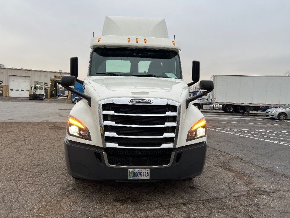 Day Cab Tractor-Heavy Duty Tractors-Freightliner-2020-T12664ST-Chattanooga-TN-420,846\n\t\tmiles-$ 51,000 - Image 2