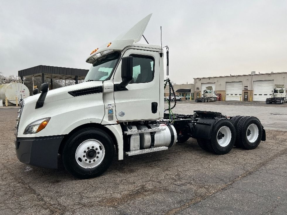Day Cab Tractor-Heavy Duty Tractors-Freightliner-2020-T12664ST-Chattanooga-TN-420,846\n\t\tmiles-$ 51,000 - Image 4