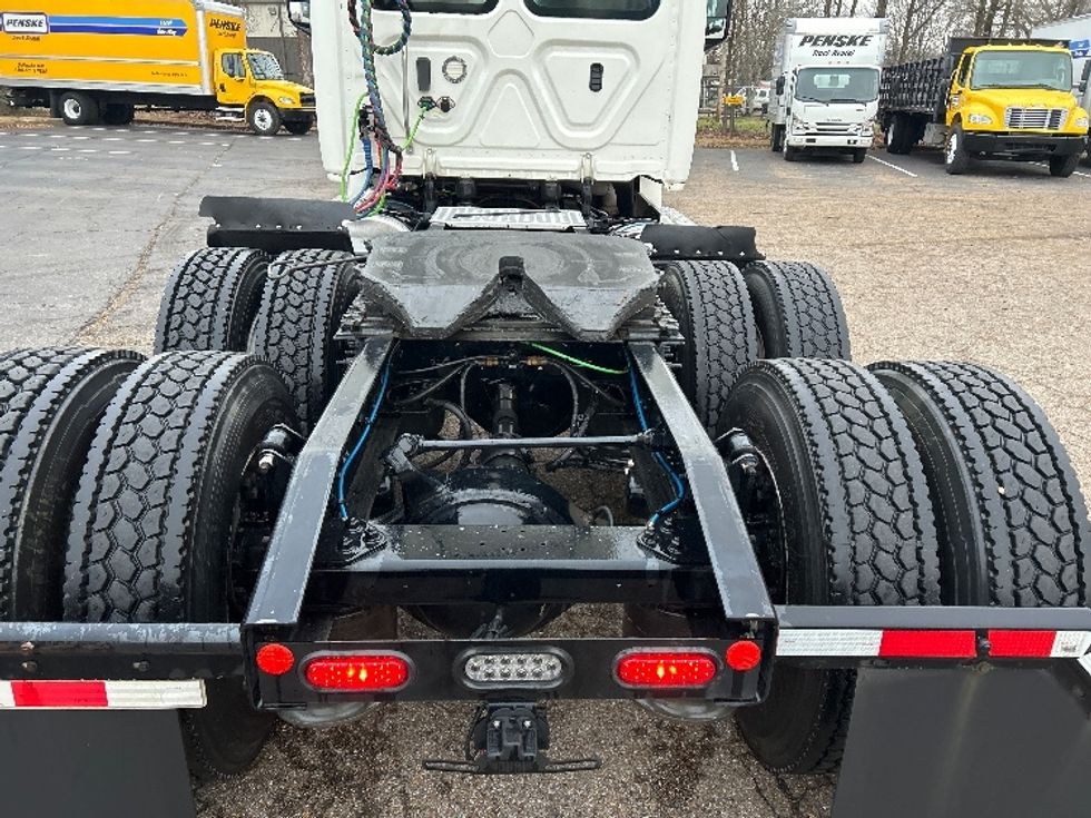 Day Cab Tractor-Heavy Duty Tractors-Freightliner-2020-T12664ST-Chattanooga-TN-420,846\n\t\tmiles-$ 51,000 - Image 6